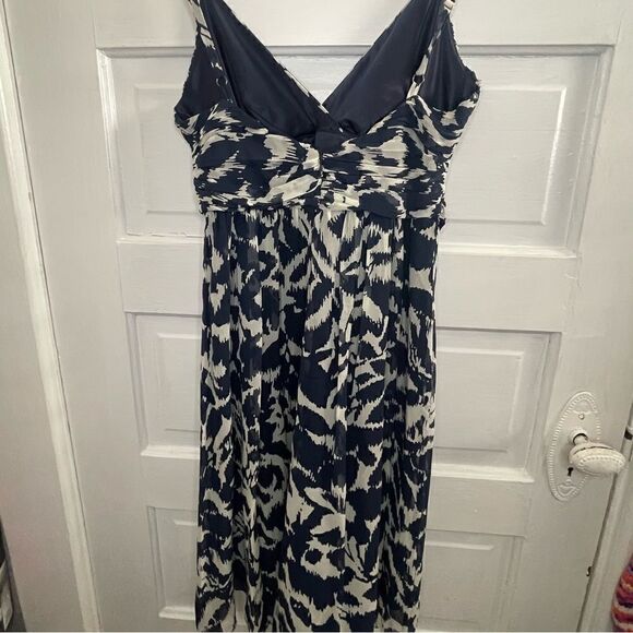 BCBGMaxAzria Silk Sleeveless Dress Size 8 - Picture 9 of 10